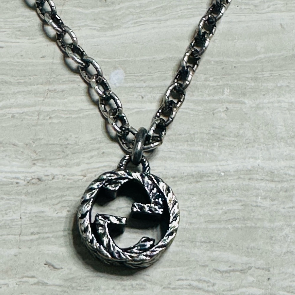 Gucci Textured Interlocking G Pendant Necklace Silver